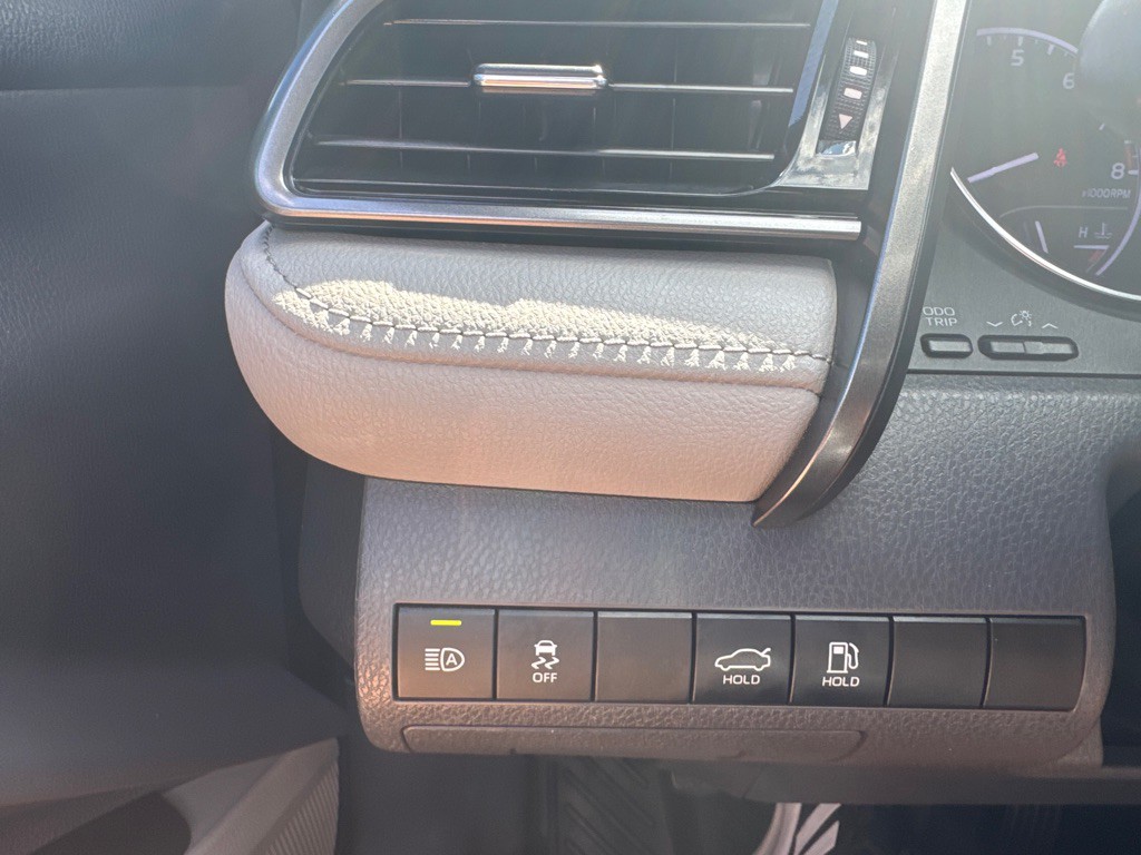 2020 Toyota Camry Image 19