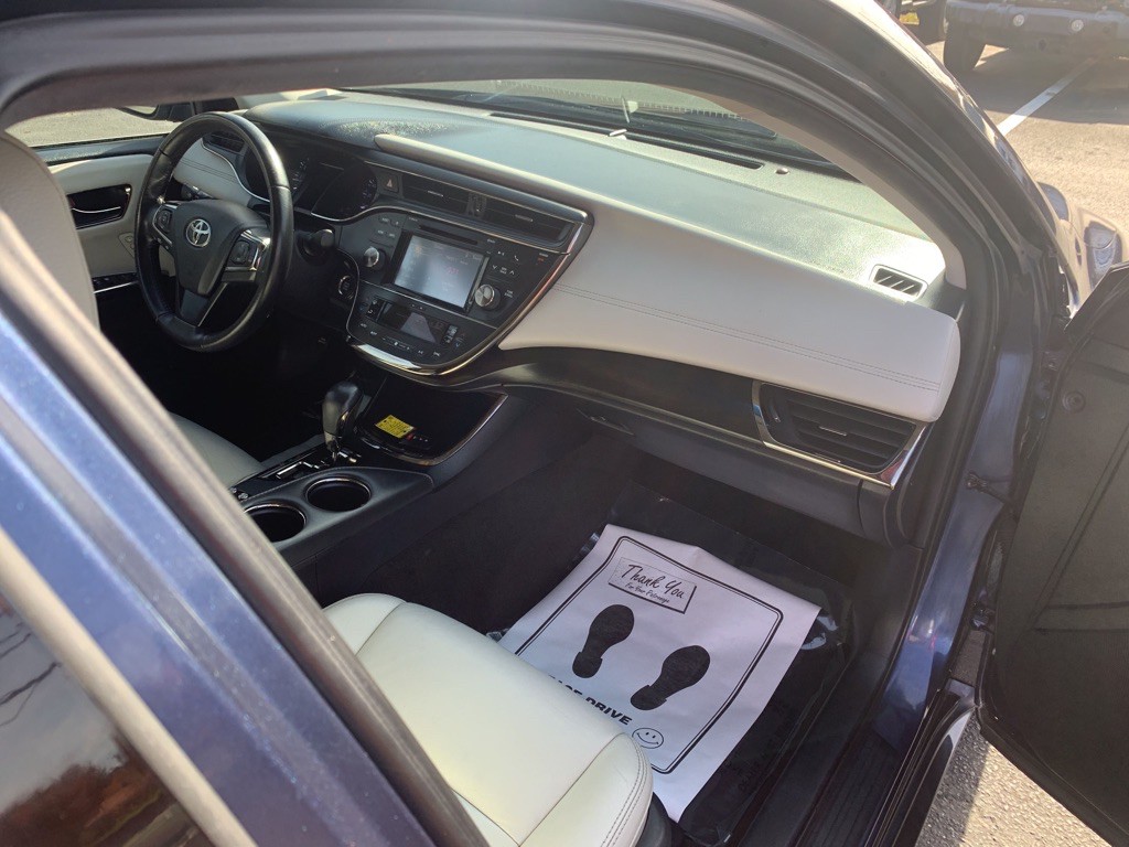 2016 Toyota Avalon Image 9