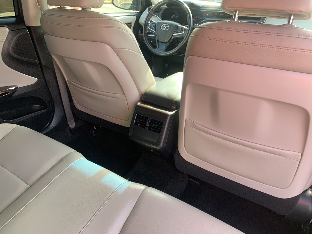 2016 Toyota Avalon Image 11