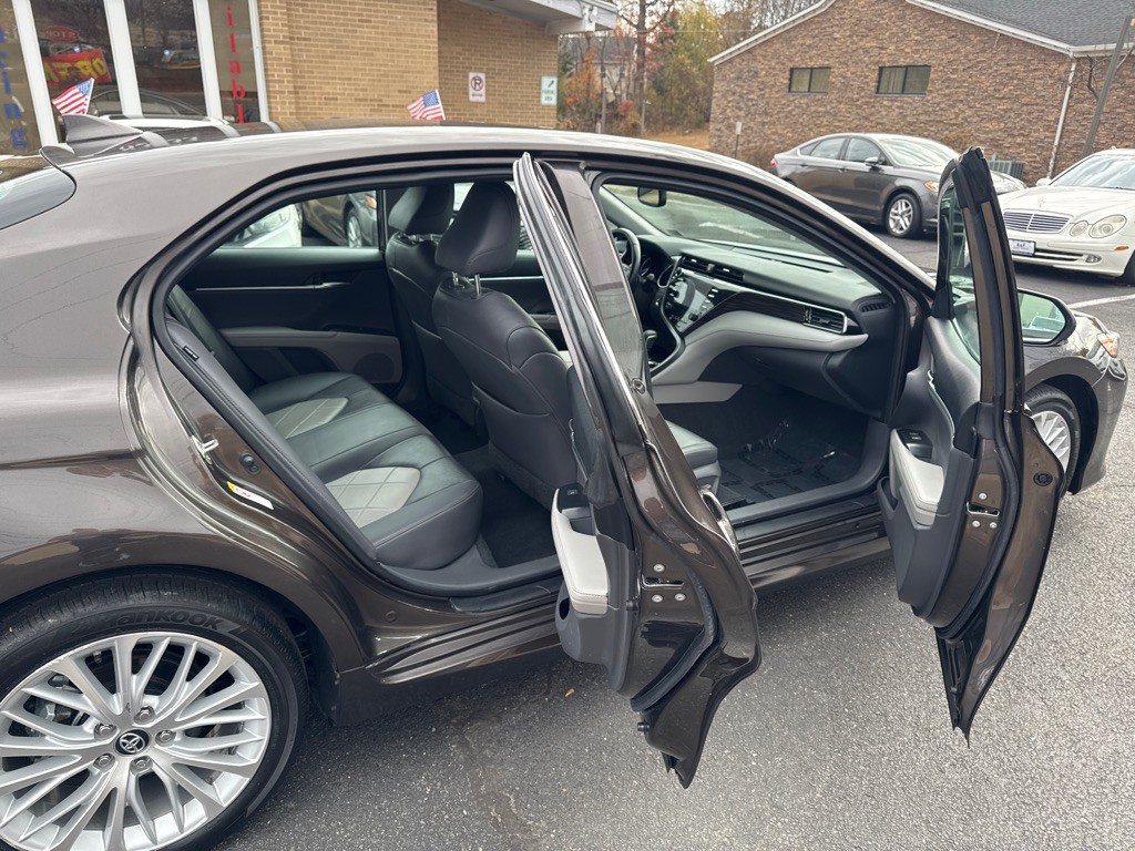 2019 Toyota Camry Image 11