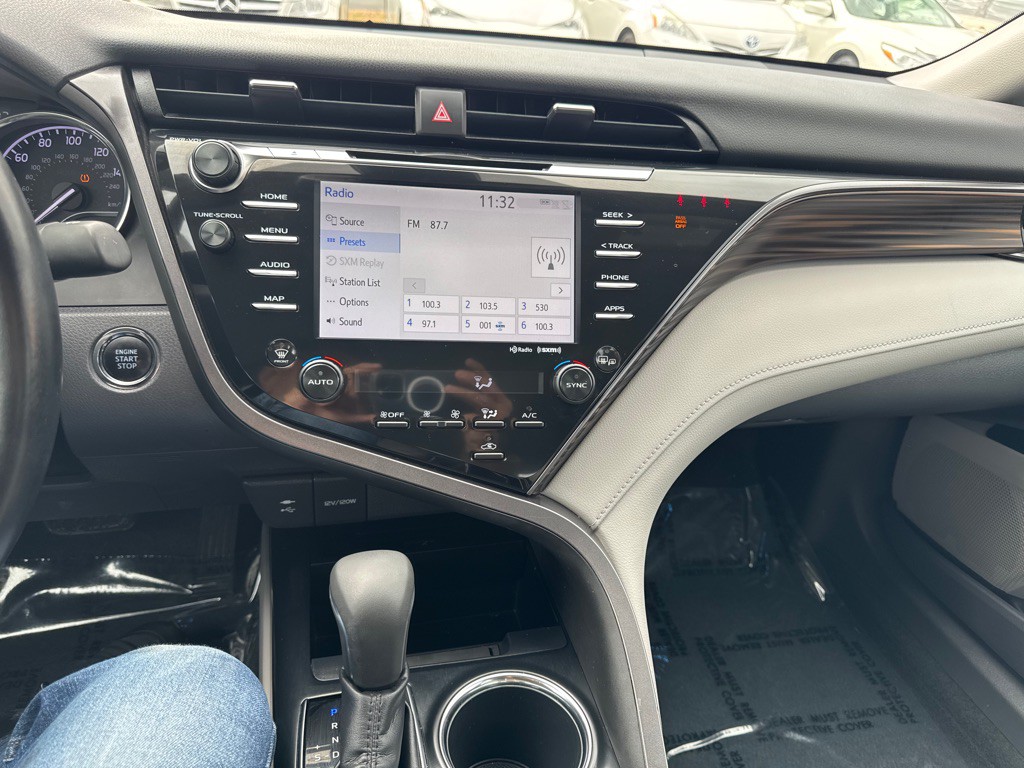 2019 Toyota Camry Image 16