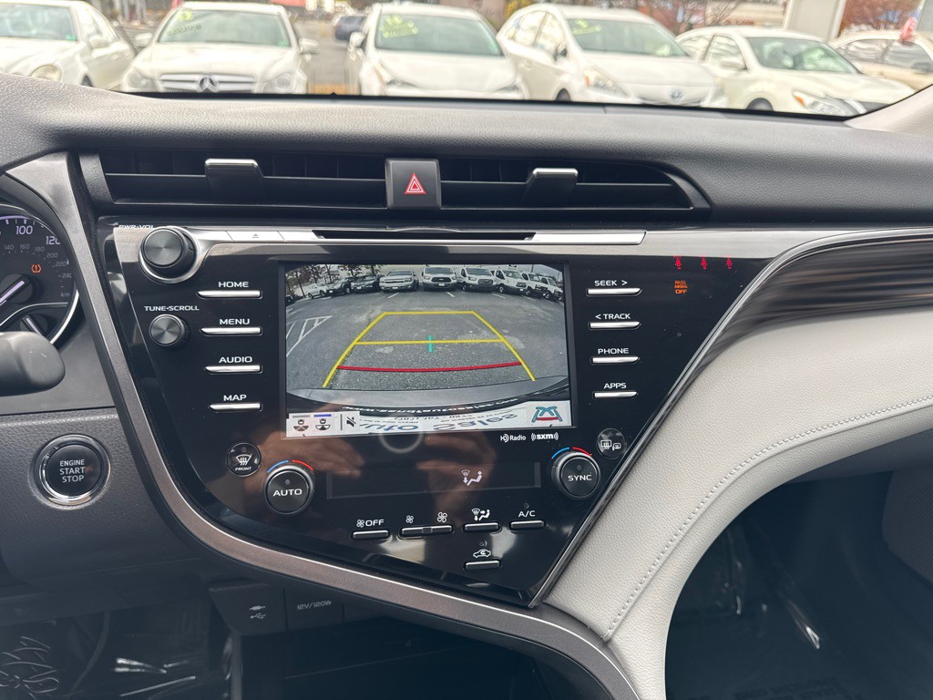 2019 Toyota Camry Image 17