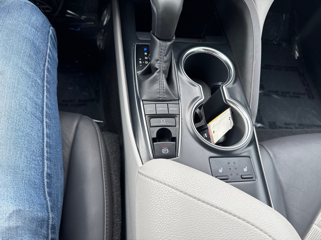 2019 Toyota Camry Image 19