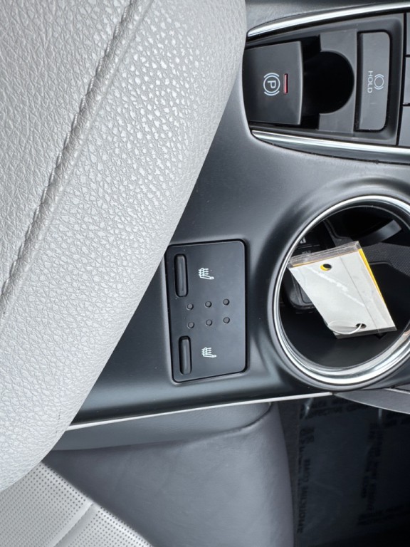 2019 Toyota Camry Image 20