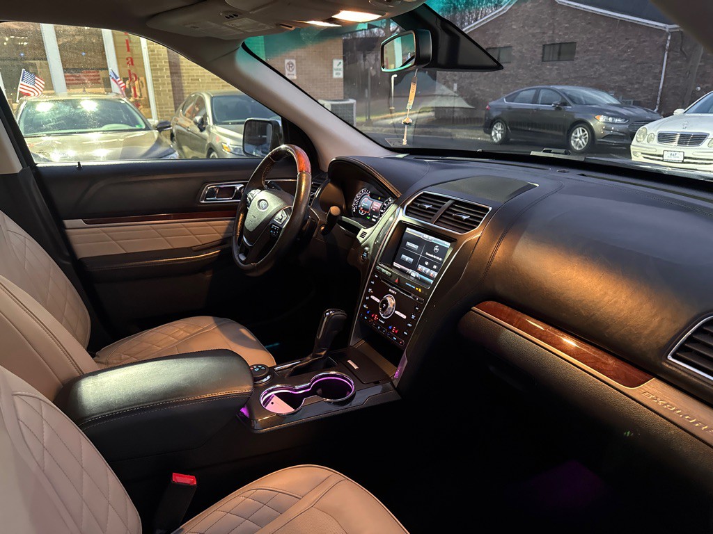 2016 Ford Explorer Image 9