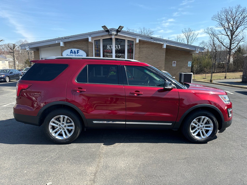 2017 Ford Explorer Image 8