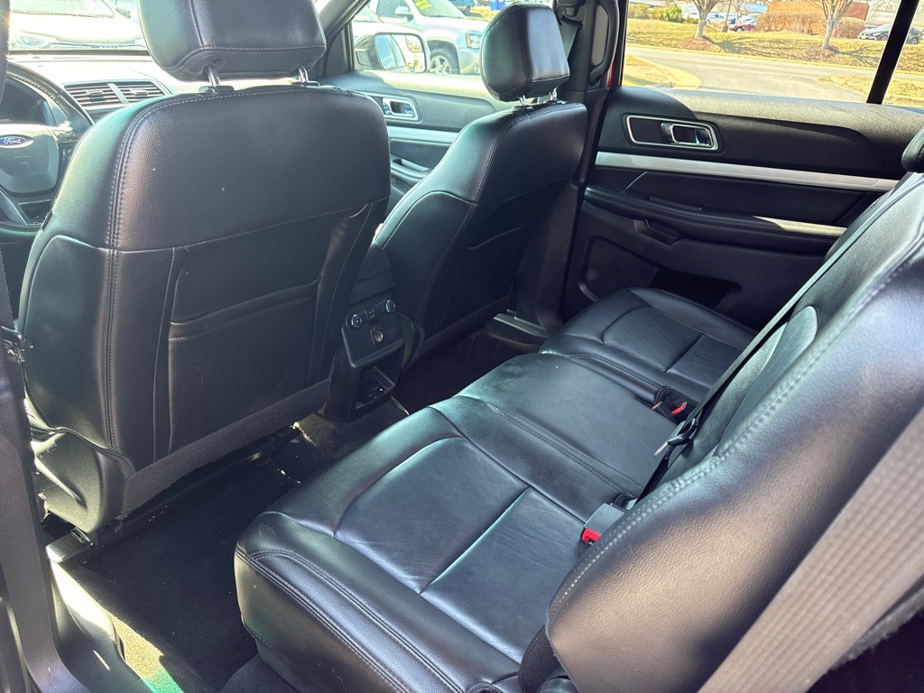 2017 Ford Explorer Image 12