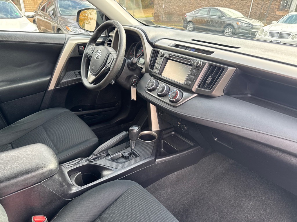 2015 Toyota Rav4 Image 9
