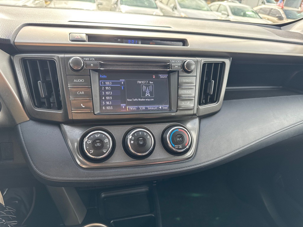 2015 Toyota Rav4 Image 18