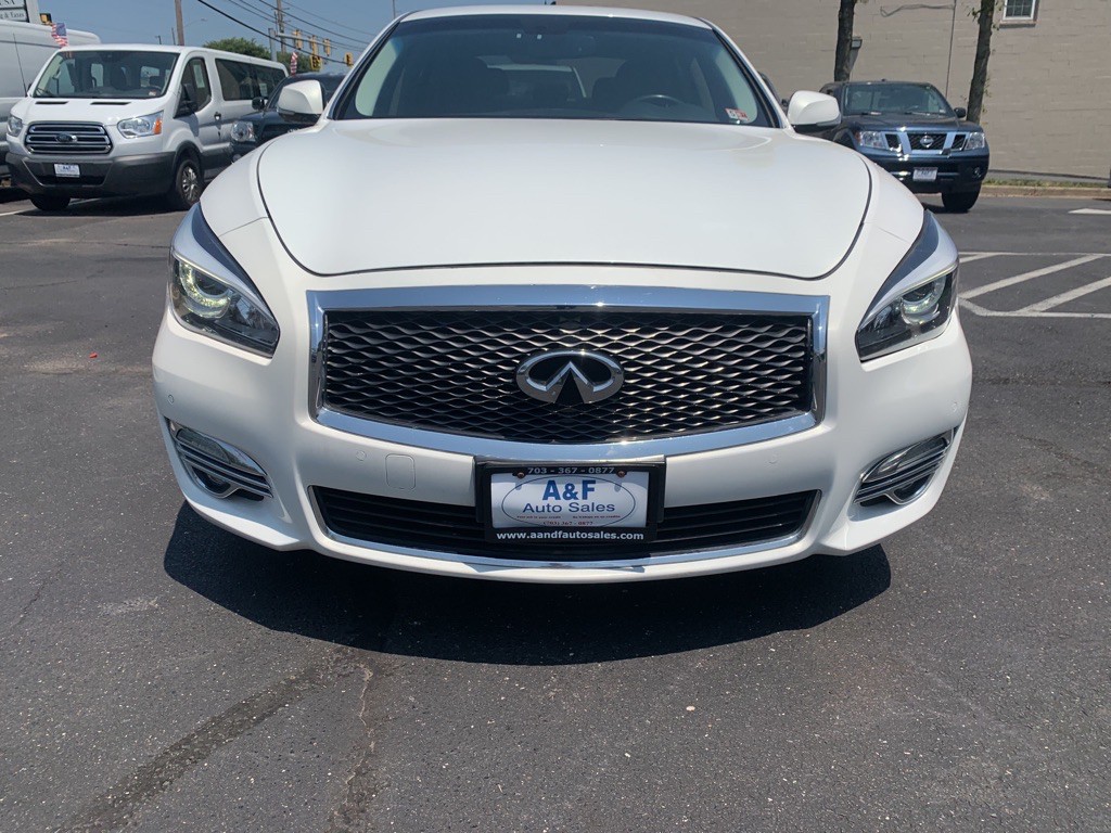 2015 INFINITI Q70 Image 2
