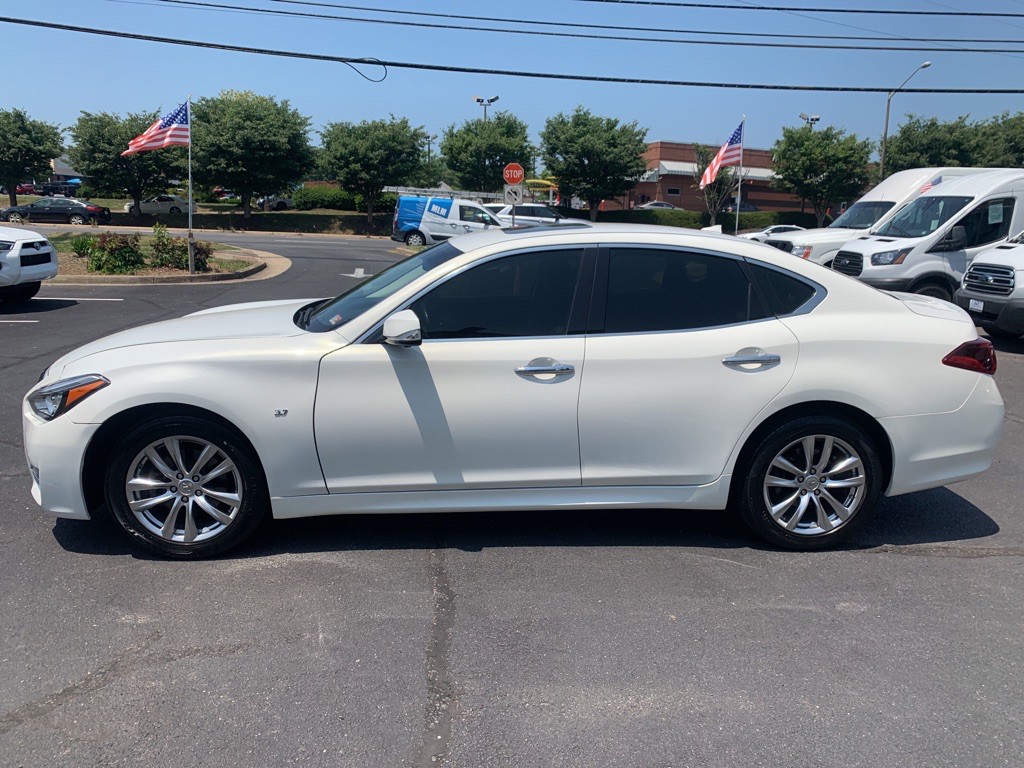 2015 INFINITI Q70 Image 4