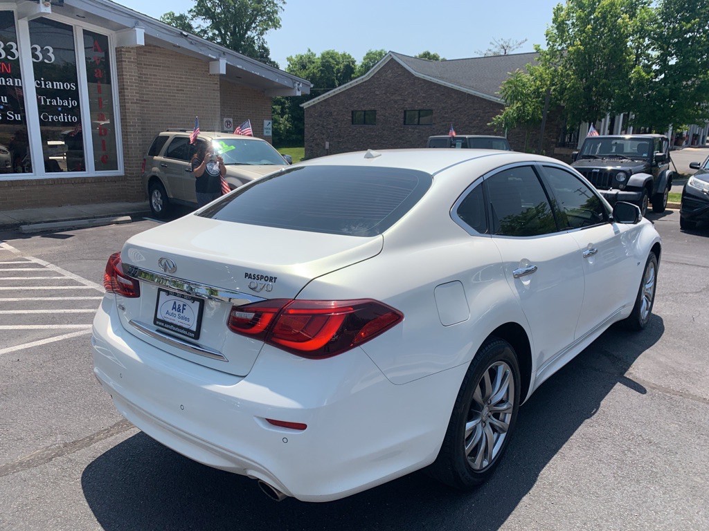 2015 INFINITI Q70 Image 8