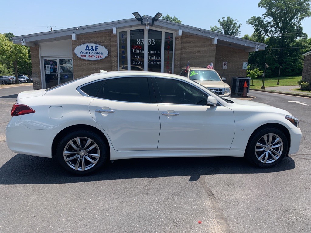 2015 INFINITI Q70 Image 9