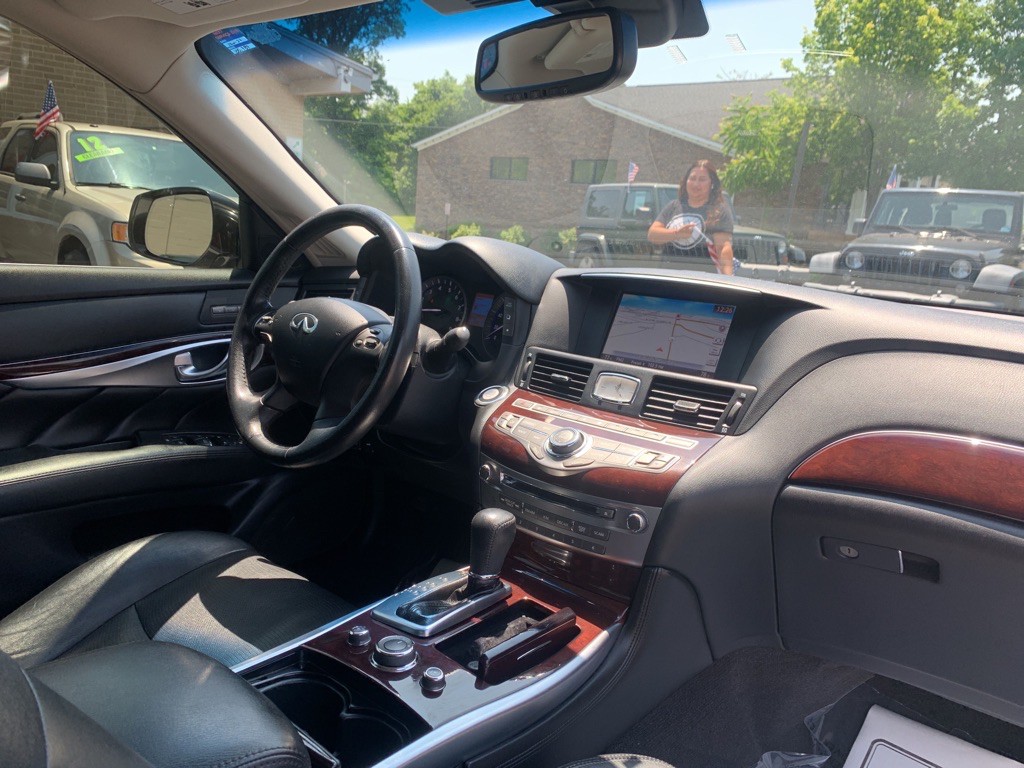 2015 INFINITI Q70 Image 11