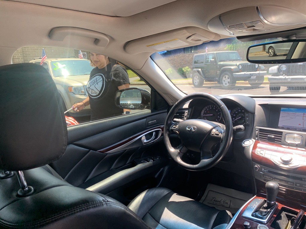 2015 INFINITI Q70 Image 12