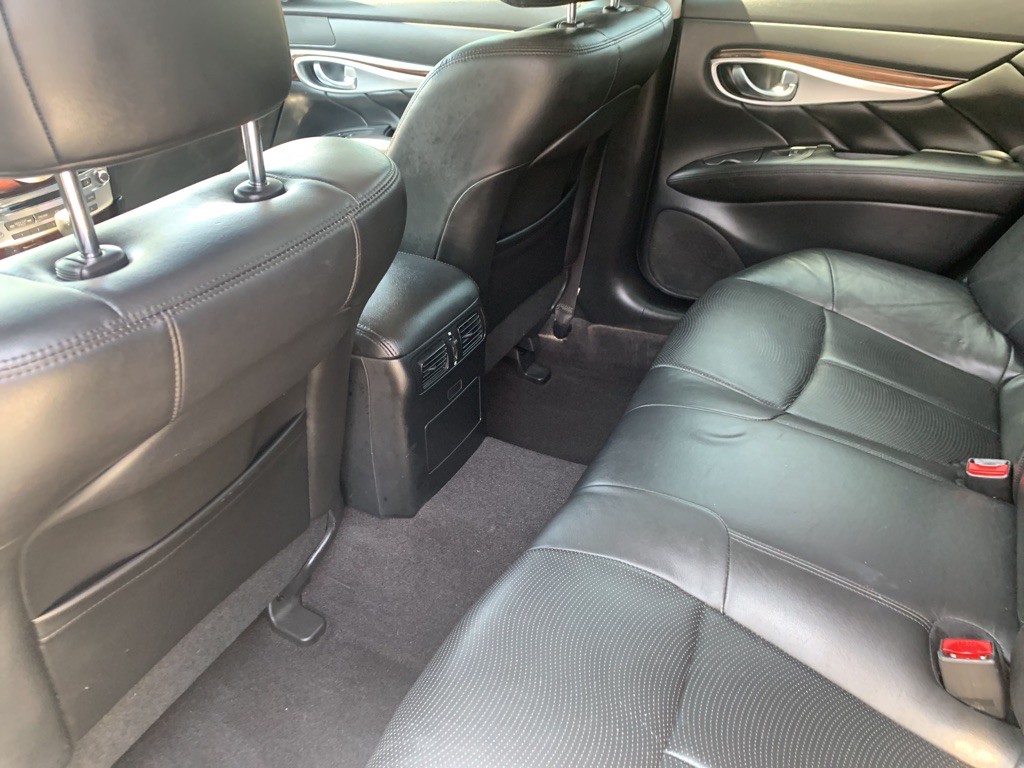 2015 INFINITI Q70 Image 15