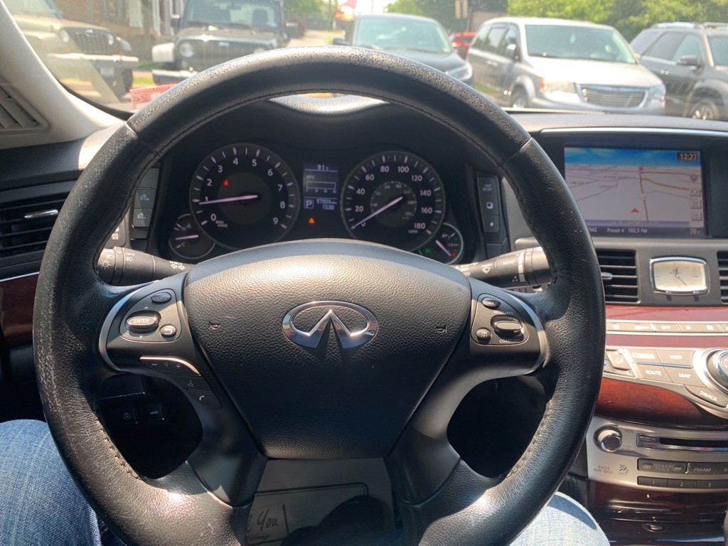 2015 INFINITI Q70 Image 16