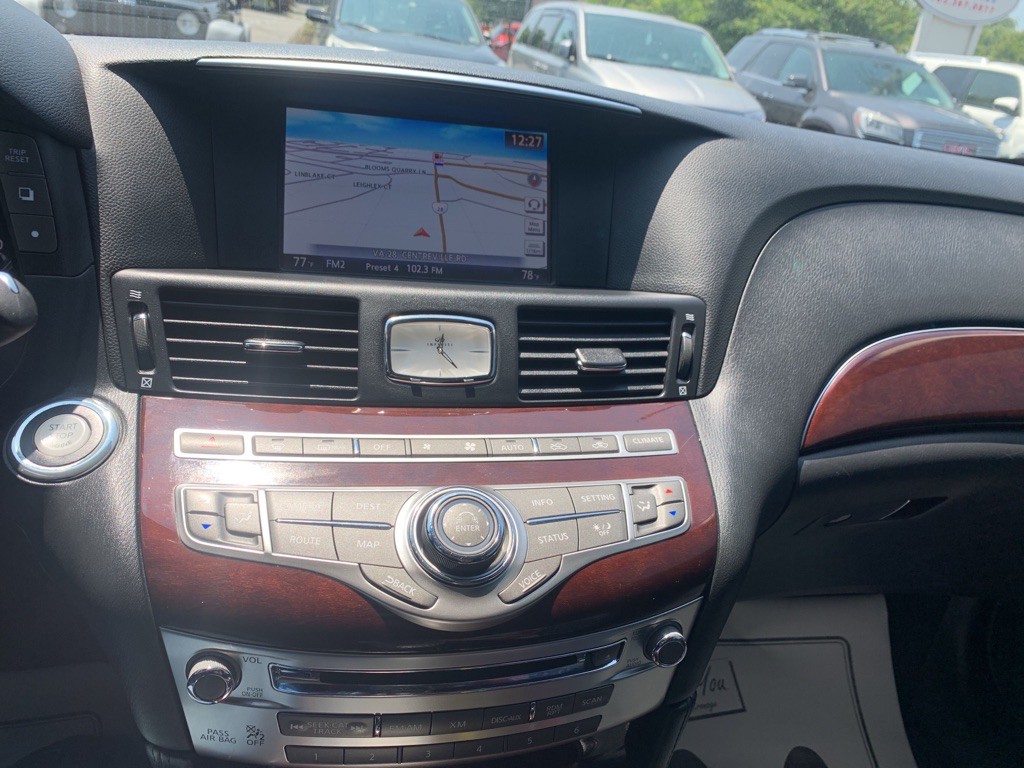 2015 INFINITI Q70 Image 17