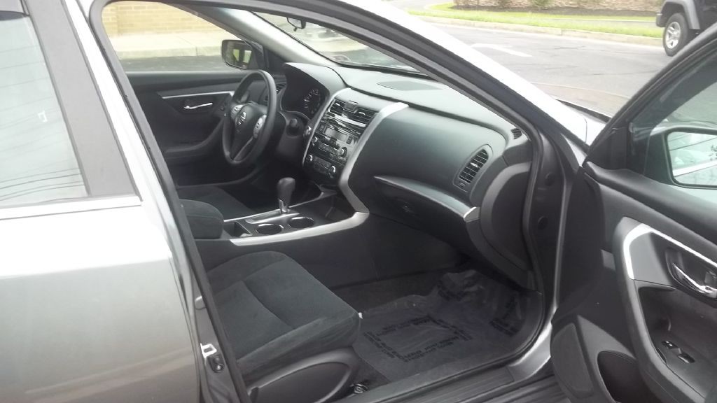2015 Nissan Altima Image 9