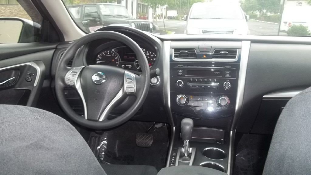 2015 Nissan Altima Image 10