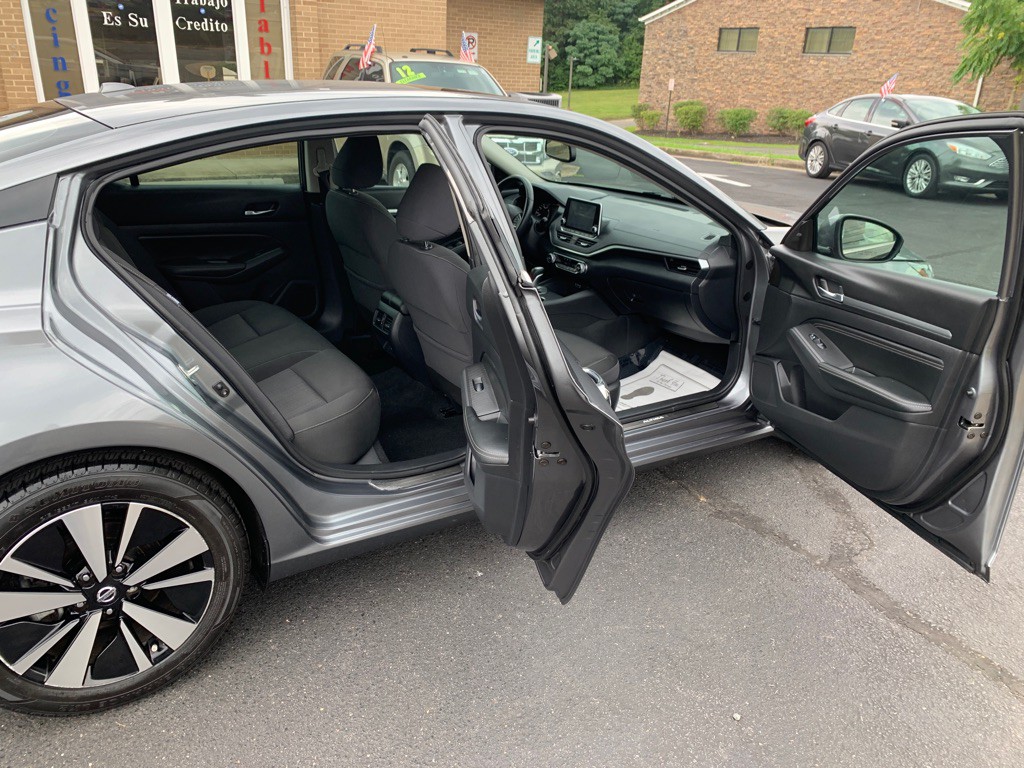 2019 Nissan Altima Image 10