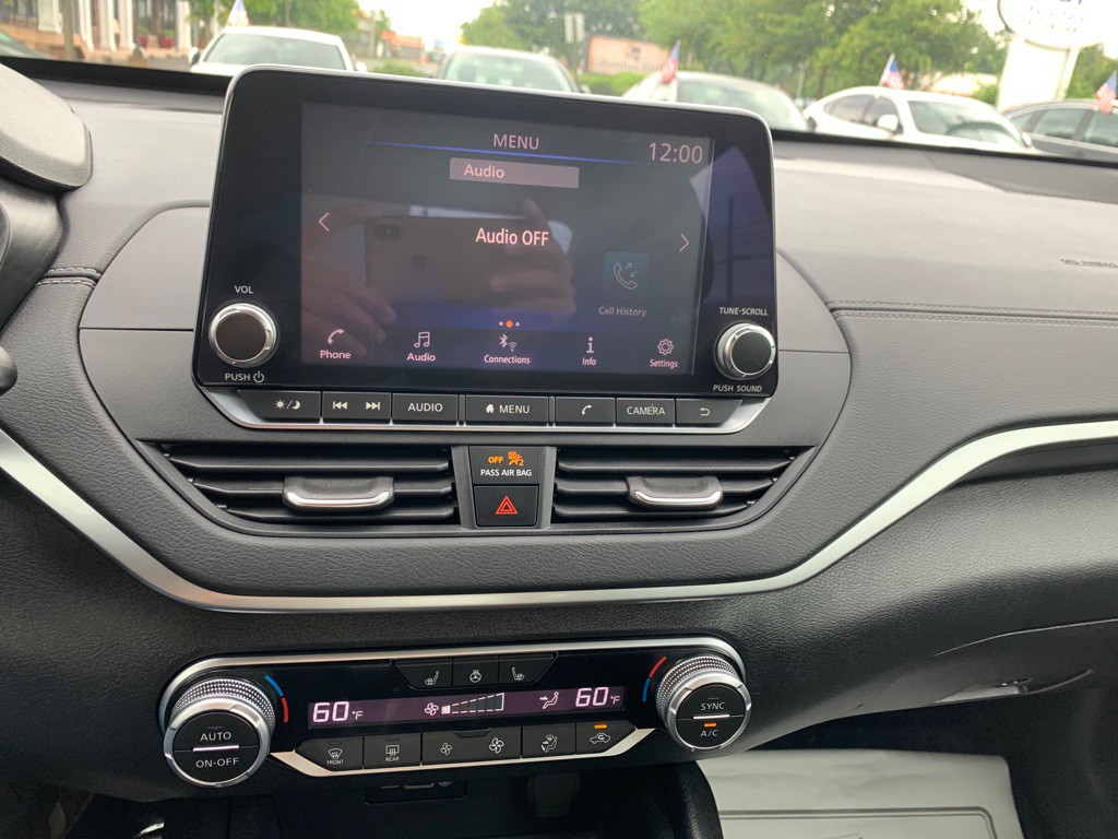 2019 Nissan Altima Image 17