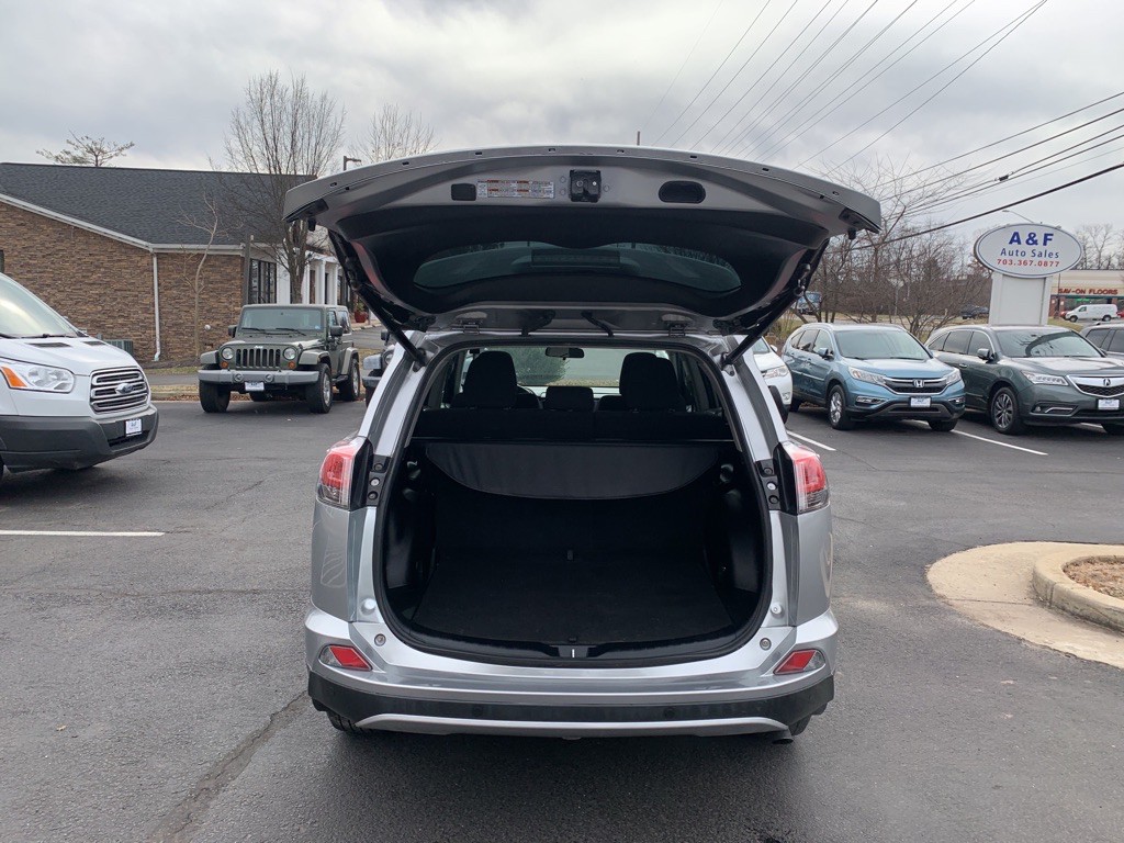 2017 Toyota Rav4 Image 9