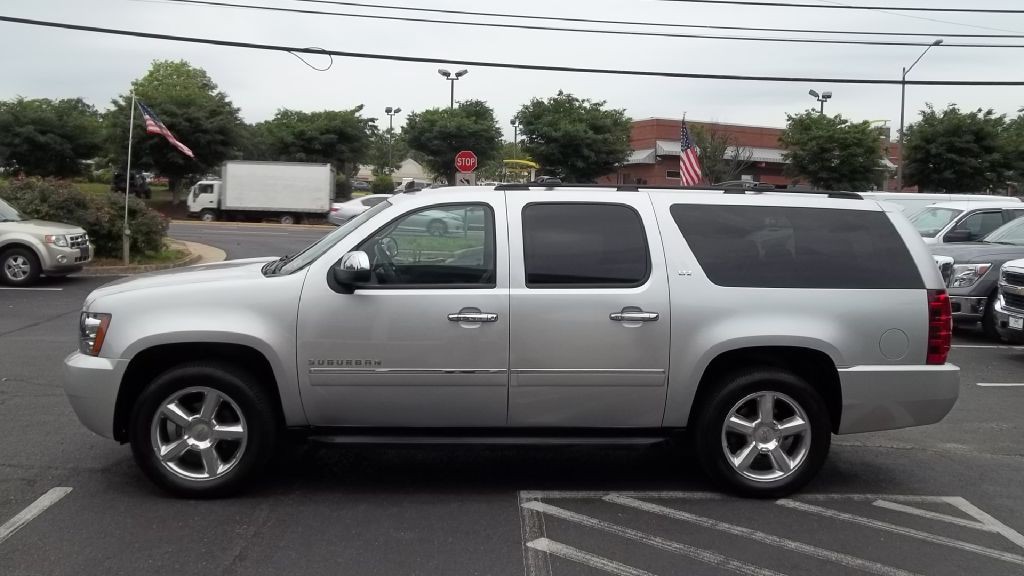 2011 Chevrolet Suburban Image 5