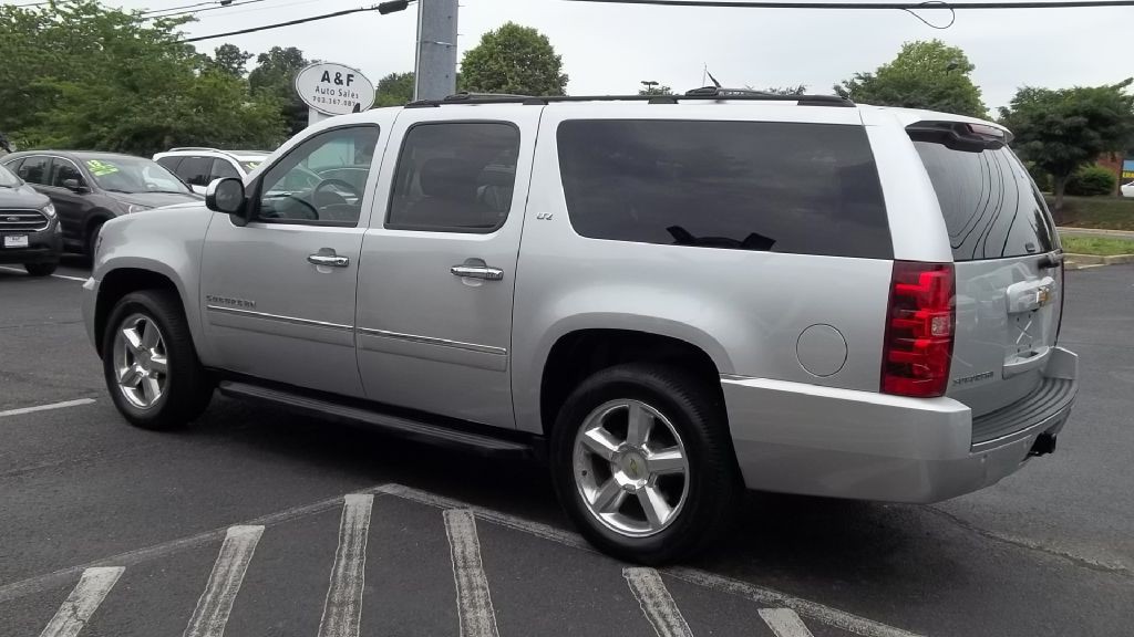 2011 Chevrolet Suburban Image 6