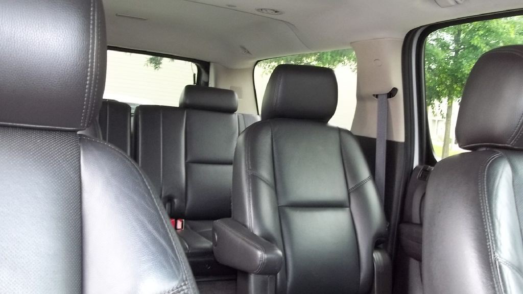 2011 Chevrolet Suburban Image 10