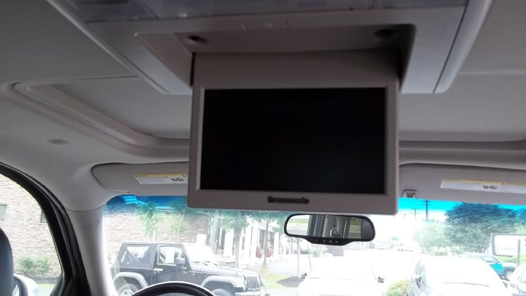 2011 Chevrolet Suburban Image 13