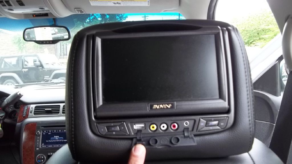 2011 Chevrolet Suburban Image 14