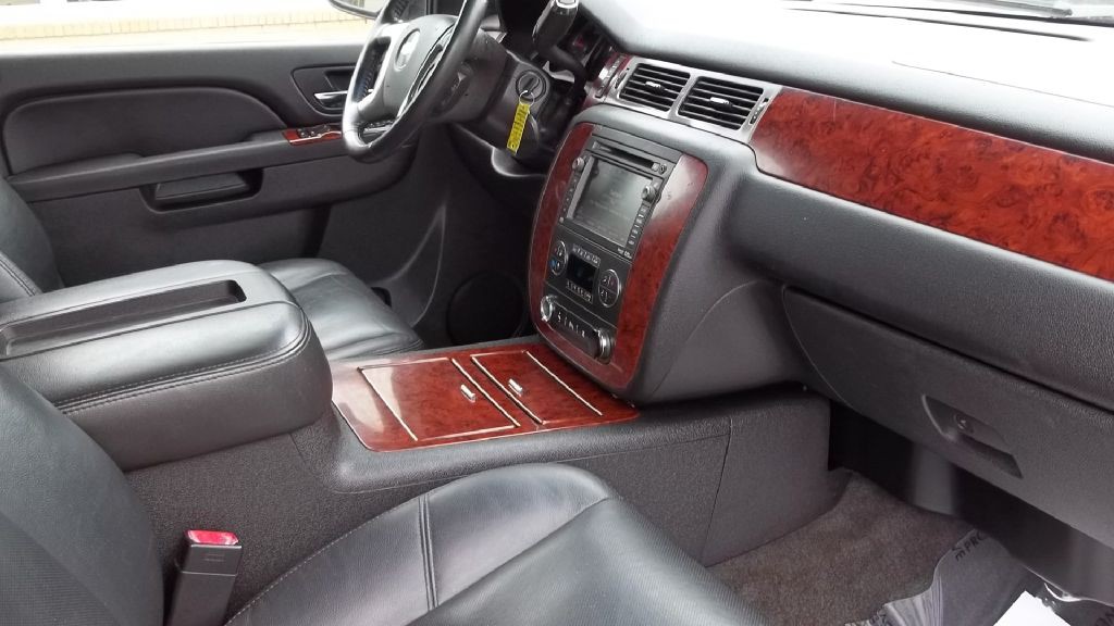 2011 Chevrolet Suburban Image 15