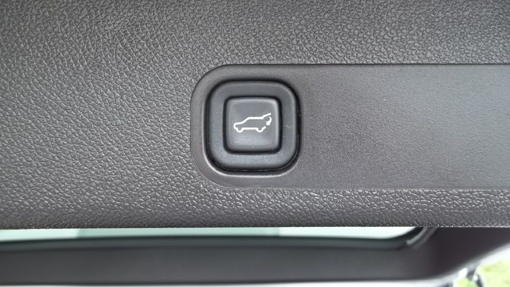 2011 Chevrolet Suburban Image 17