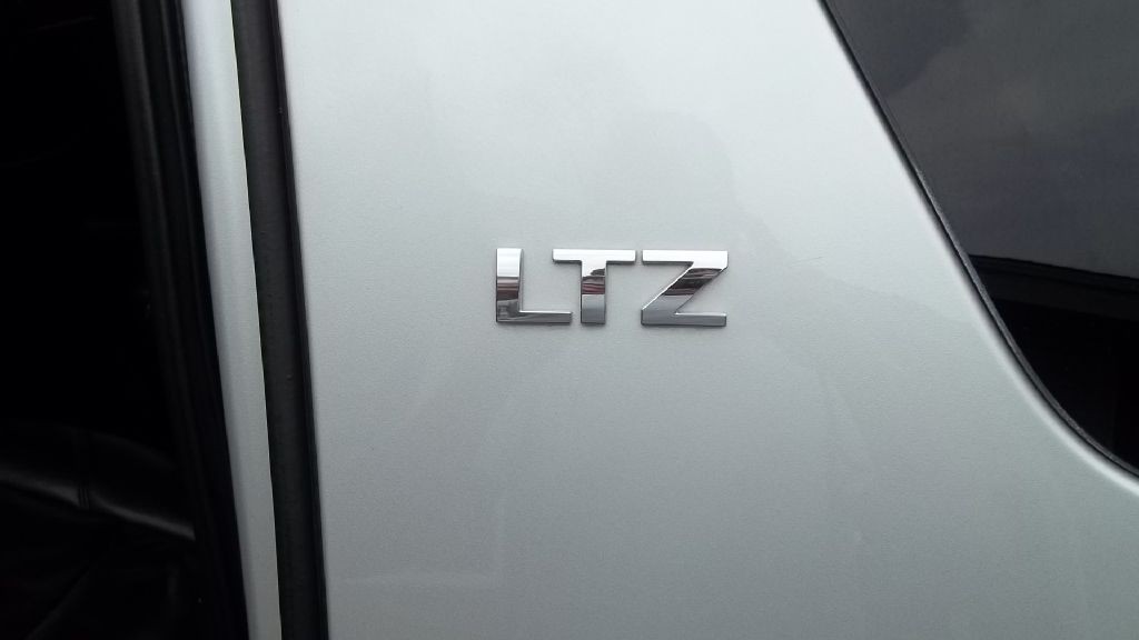 2011 Chevrolet Suburban Image 18