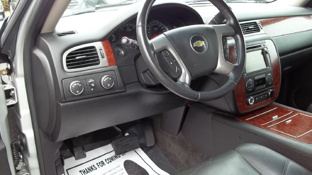 2011 Chevrolet Suburban Image 20