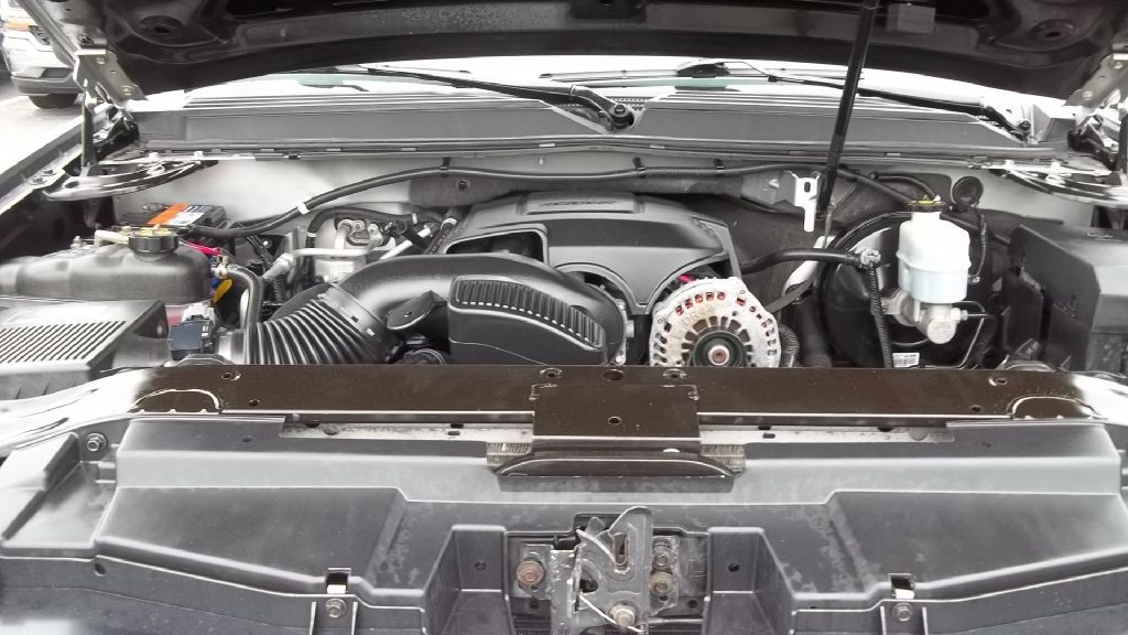 2011 Chevrolet Suburban Image 22