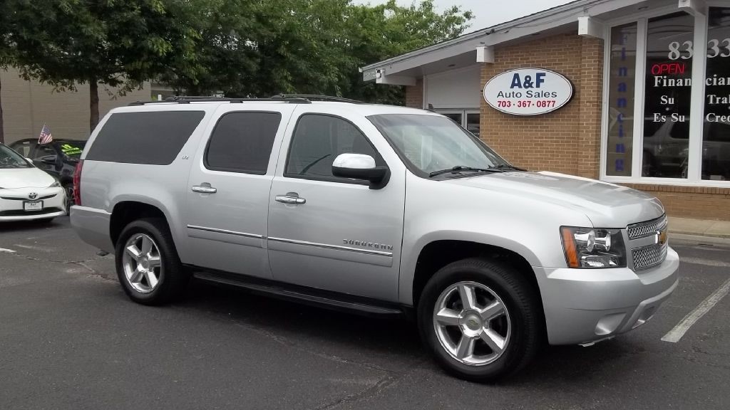 2011 Chevrolet Suburban Image 2