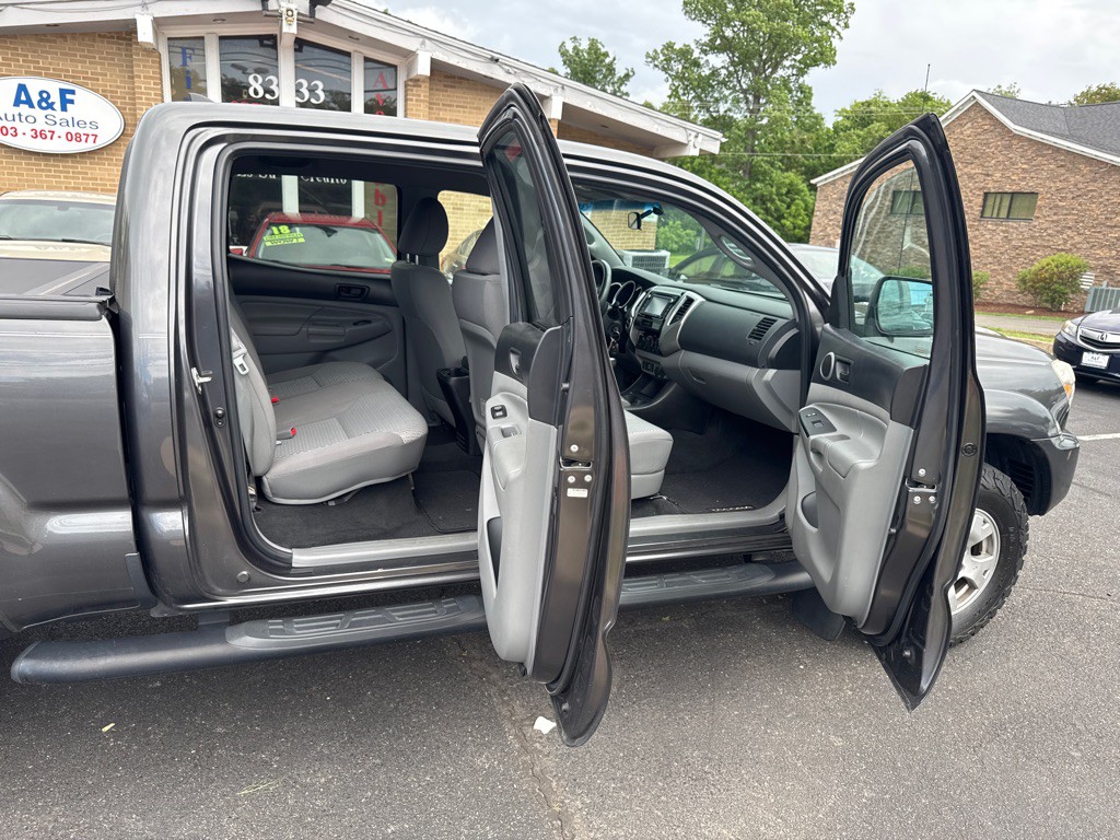 2015 Toyota Tacoma Image 10