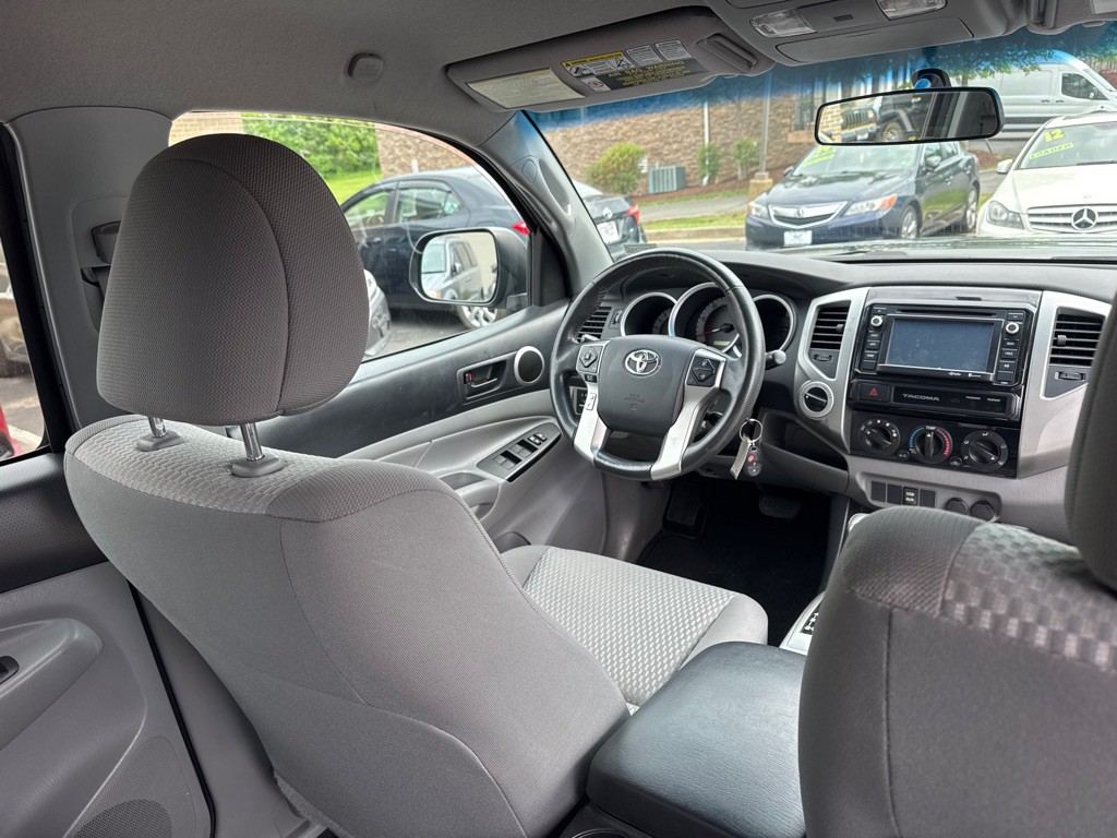 2015 Toyota Tacoma Image 11