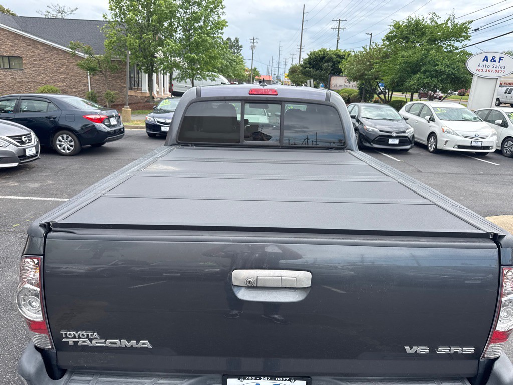 2015 Toyota Tacoma Image 12