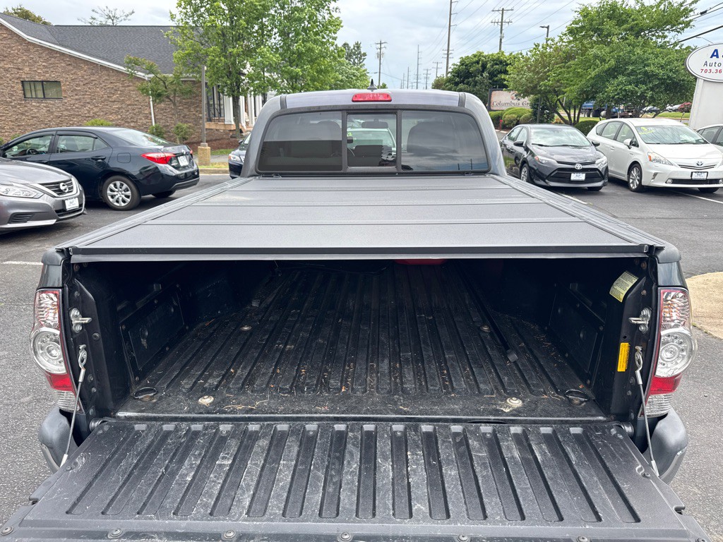 2015 Toyota Tacoma Image 13