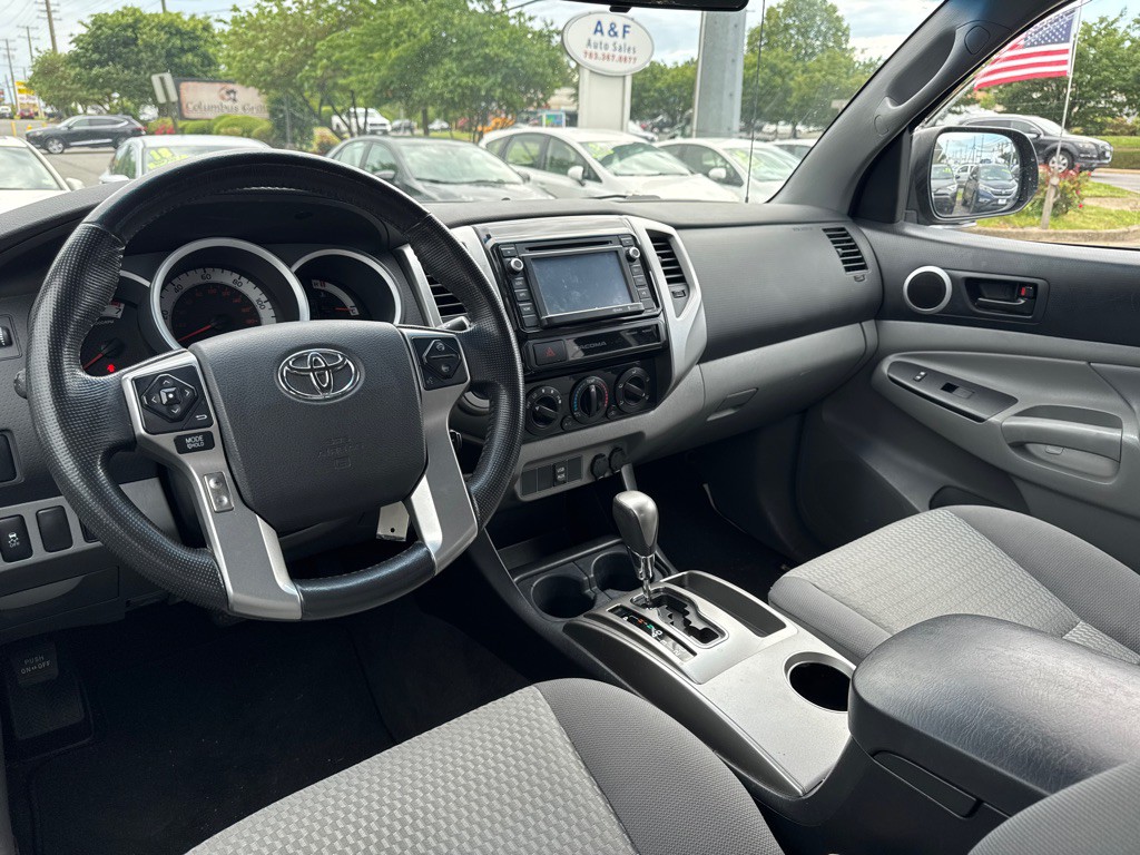 2015 Toyota Tacoma Image 14