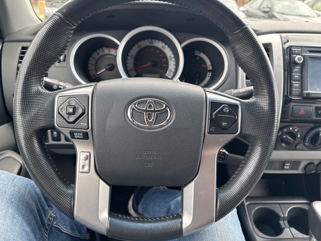 2015 Toyota Tacoma Image 16