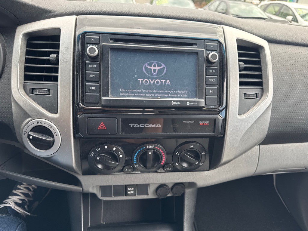 2015 Toyota Tacoma Image 17