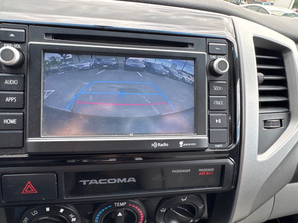 2015 Toyota Tacoma Image 18