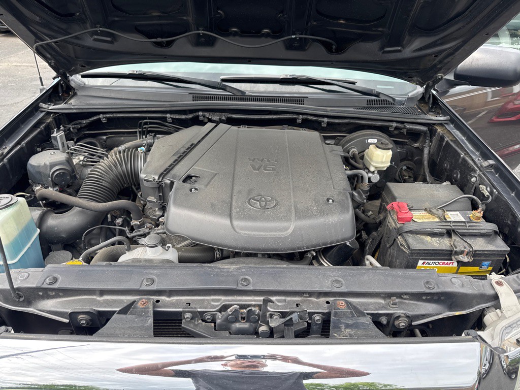 2015 Toyota Tacoma Image 21