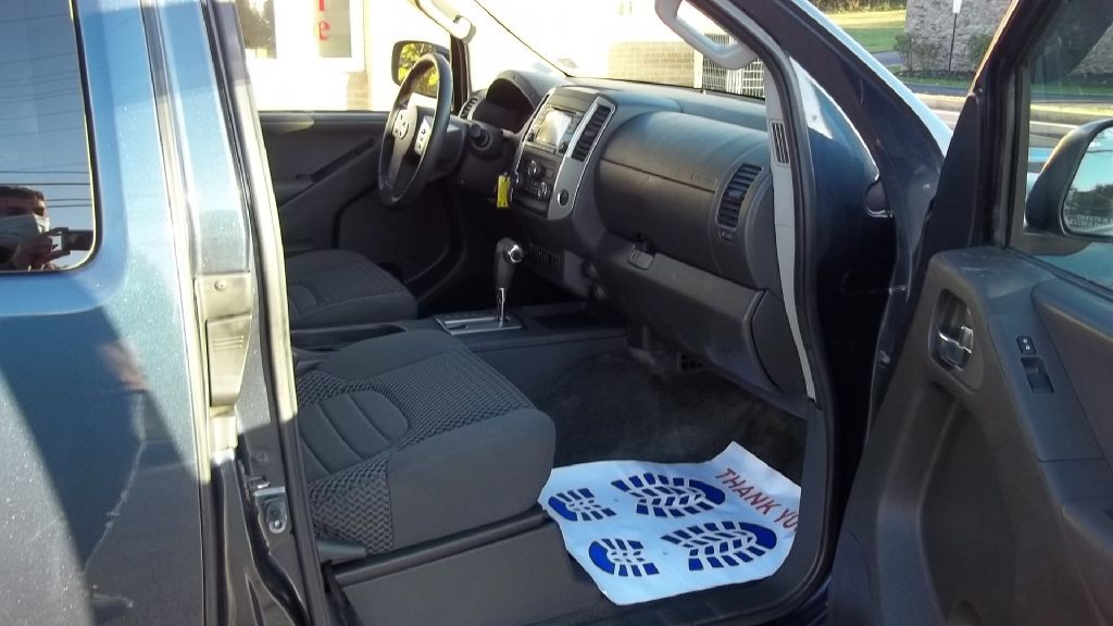 2015 Nissan Frontier Image 9