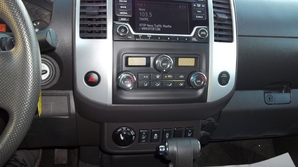 2015 Nissan Frontier Image 12