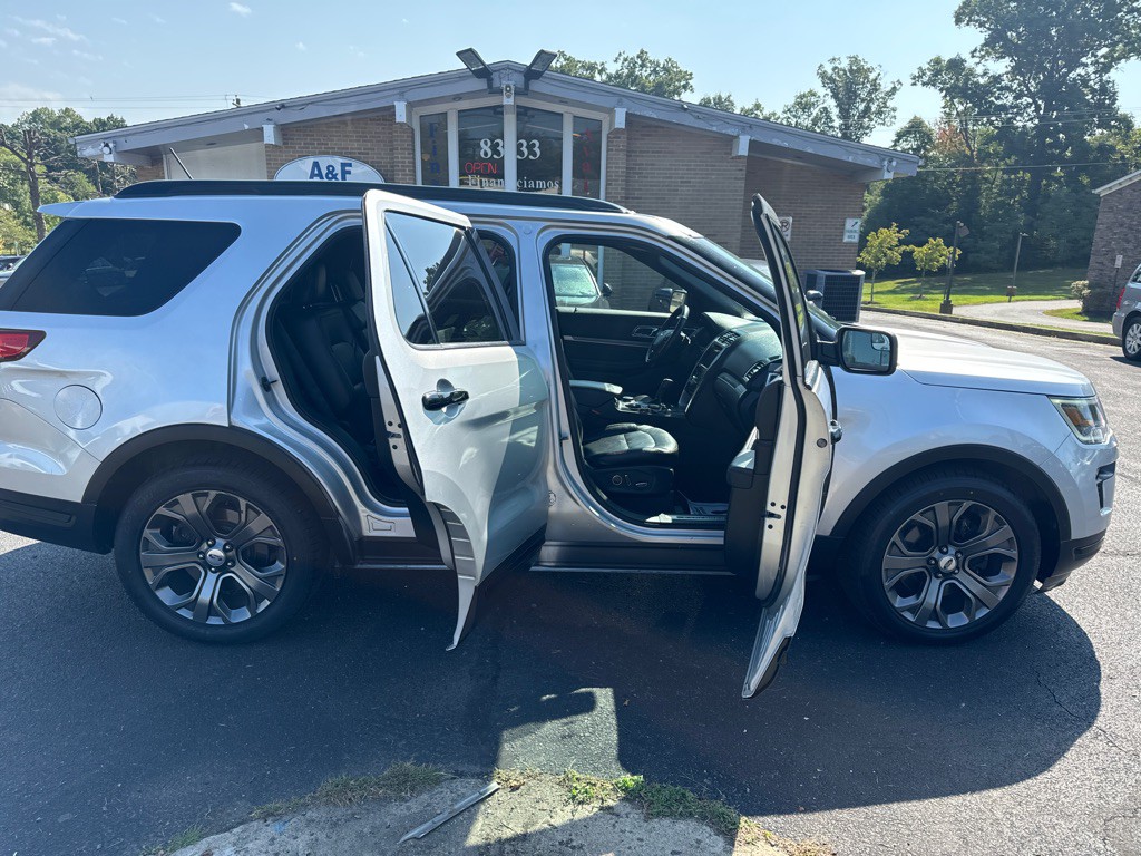2018 Ford Explorer Image 9